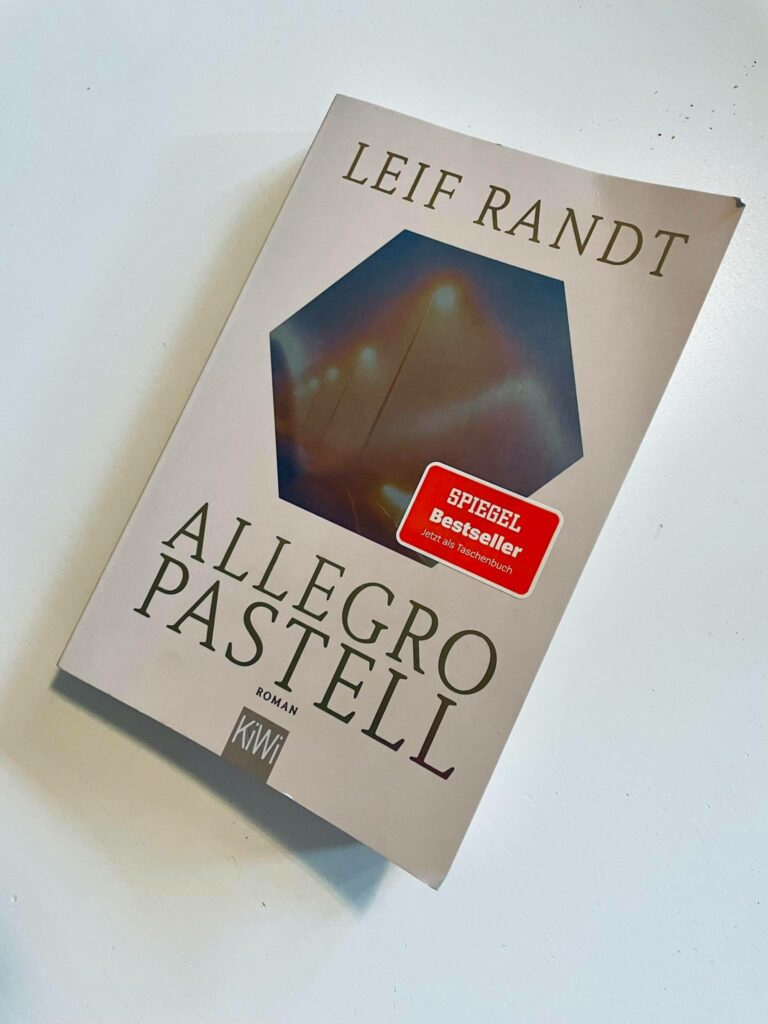 "Allegro Pastell" von Leif Randt